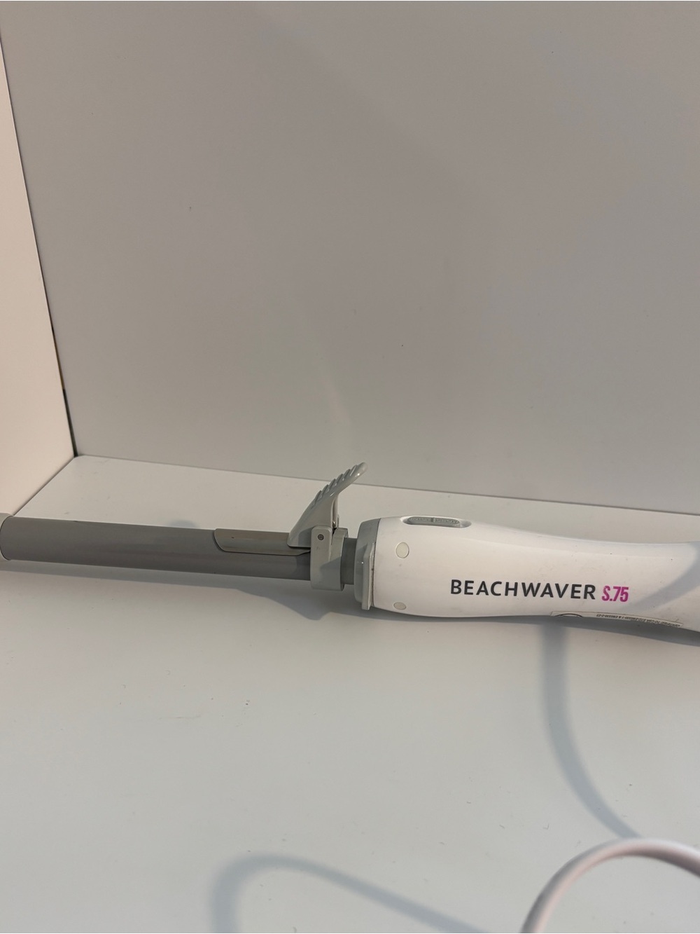 The Beachwaver Co. S.75 White and Gray Curling Iron